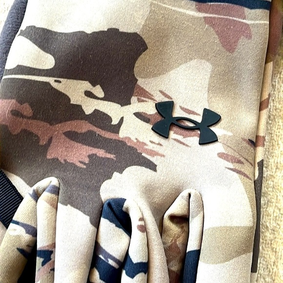 Brand New Under Armour Men’s Early Season Liner Camo Hunting Touchscreen Gloves - Picture 10 of 15